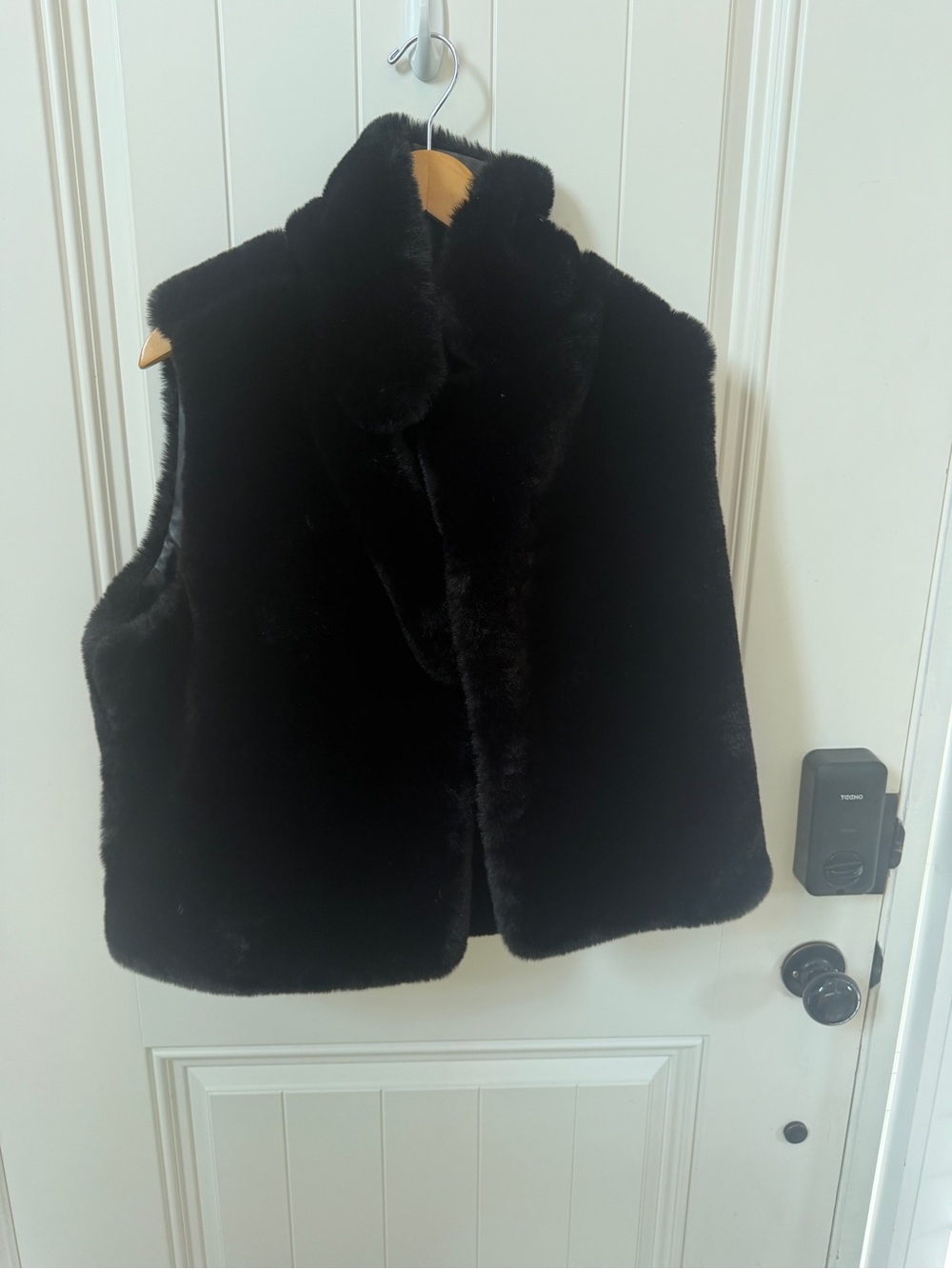 Evereve Black Faux Fur Vest